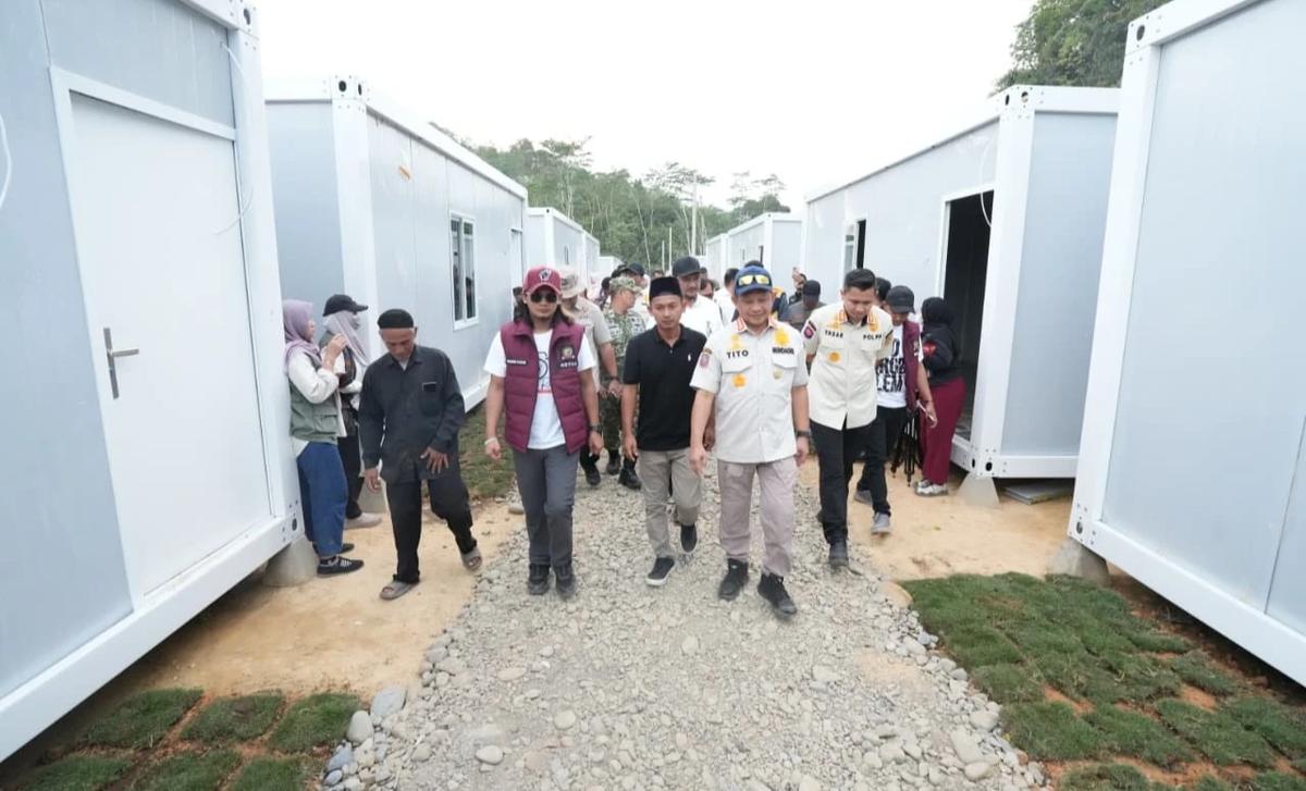 Kasatgas Tito saat meninjau lokasi huntara Desa Lubuk Sidup, Kecamatan Sekerak, Kabupaten Aceh Tamiang