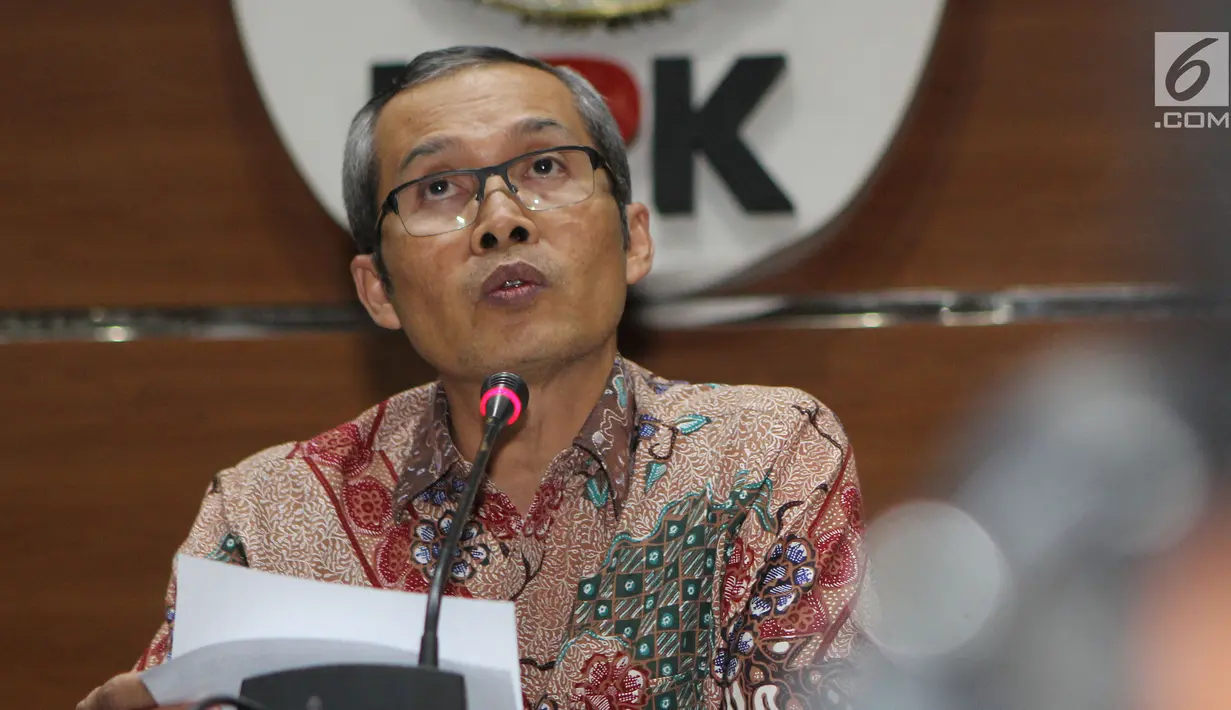 Wakil Ketua KPK Alexander Marwata saat jumpa pers terkait OTT Bupati Cirebon Sunjaya Purwadi Sastra di Gedung KPK, Jakarta, Kamis (25/10). KPK menetapkan Sunjaya sebagai tersangka suap jual beli jabatan. (Liputan6.com/Herman Zakharia)
