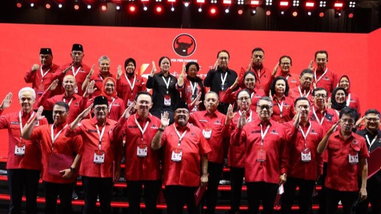 VIDEO: Momen Kompak Hasto PDIP & Ganjar Pranowo Adu Jidat, Ahok Berdiri Kepalkan Tangan