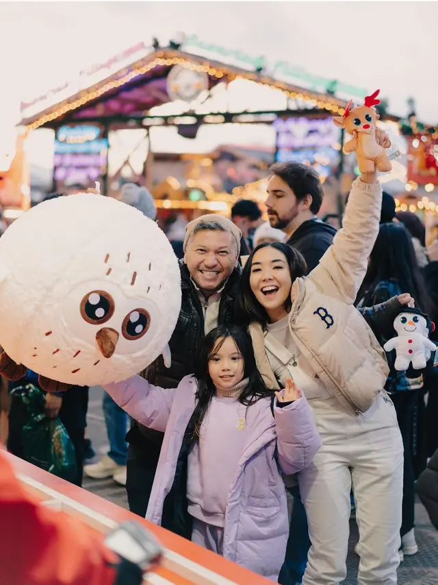 Kebersamaan Gading, Gempi dan Gisel saat kunjungi Winter Wonderland di London