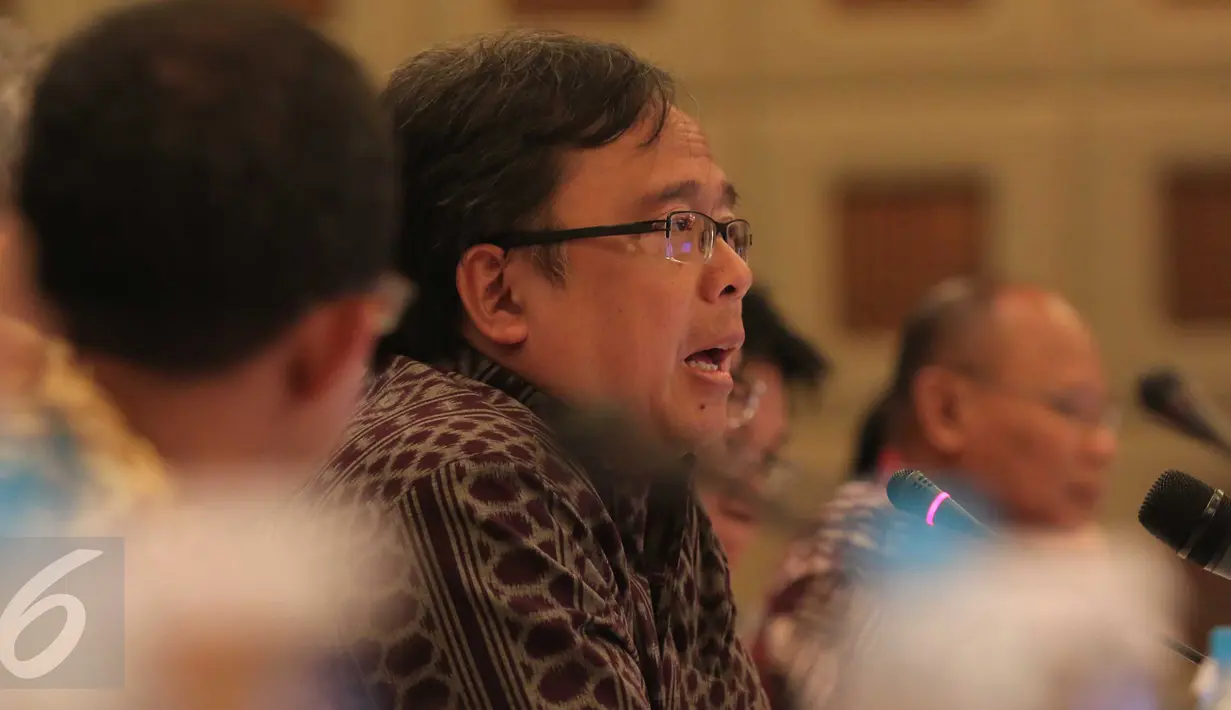 Menteri Keuangan Bambang PS Brodjonegoro saat memberikan keterengan pers di Gedung Pajak, Jakarta, Selasa (3/11/2015). Dalam keterangan tersebut Menkeu menjelaskan perincian APBN 2016 yang telah disahkan. (Liputan6.com/Angga Yuniar)