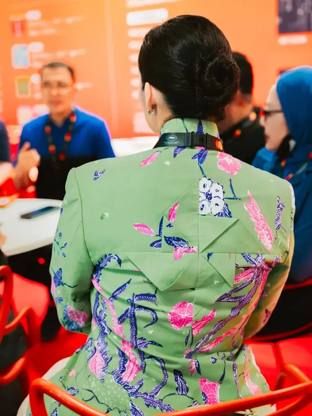 Pesona Menyala Chelsea Islan dengan Kebaya Janggan Batik di Cannes, Promosikan Seni Budaya di Panggung Dunia