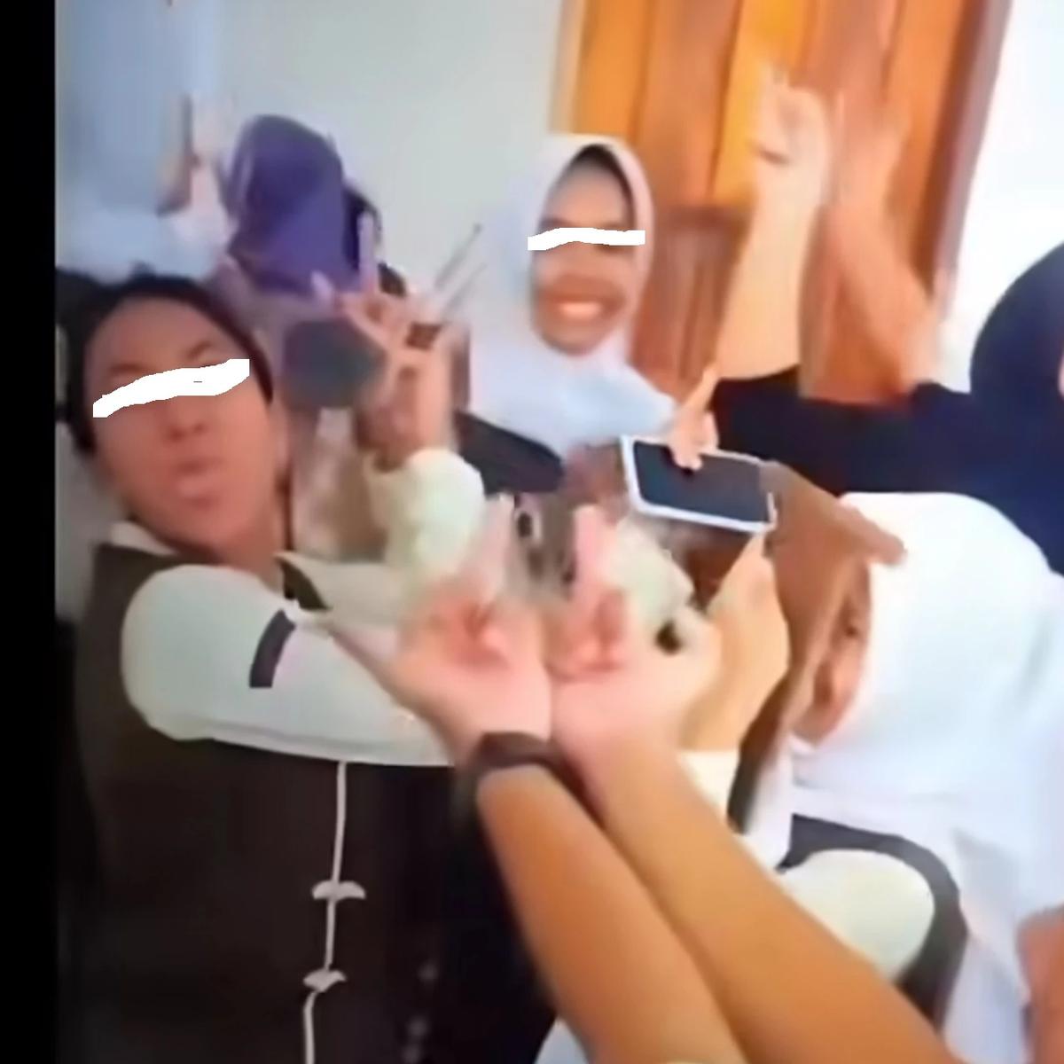 Siswa di SMAN 1 Purwakarta olok-olok guru