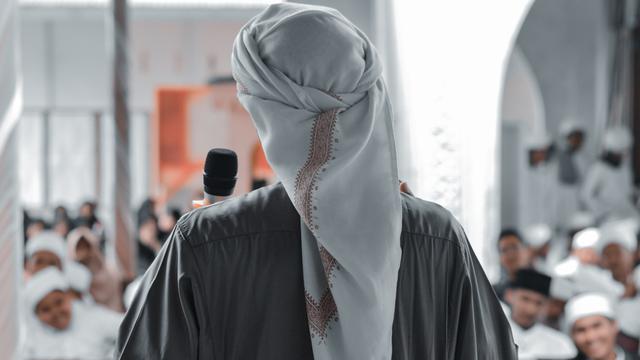 Ilustrasi ustaz, menyampaikan dakwah