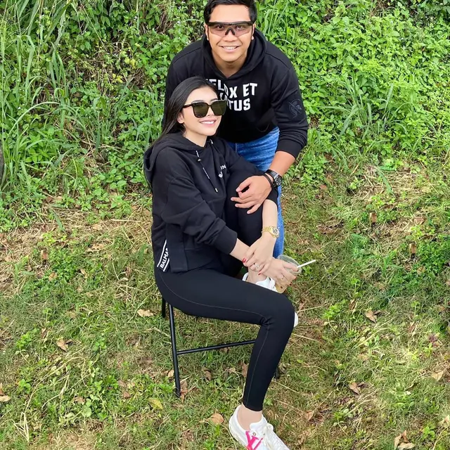 Hamil Anak Pertama, Ini 6 Potret Manis Rica Andriani dan Fahrul Sudiana