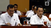 Kabareskrim Polri Komjen Pol Listyo Sigit Prabowo (kanan) saat rapat pendapat (RDP) dengan Komisi III DPR di Kompleks Parlemen, Jakarta, Rabu (19/2/2020). RDP membahas kasus penjualan kondensat jatah negara oleh PT Trans Pacific Petrochemical Indotama. (Liputan6.com/Johan Tallo)