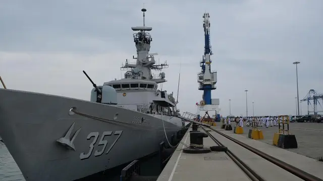 KRI Bung Tomo-357.