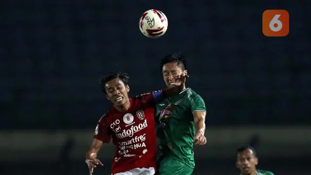 FOTO: PS Sleman Imbangi Tanpa Gol Bali united di Babak Pertama - Fadiil Sausu; Arthur Daniel Irawan