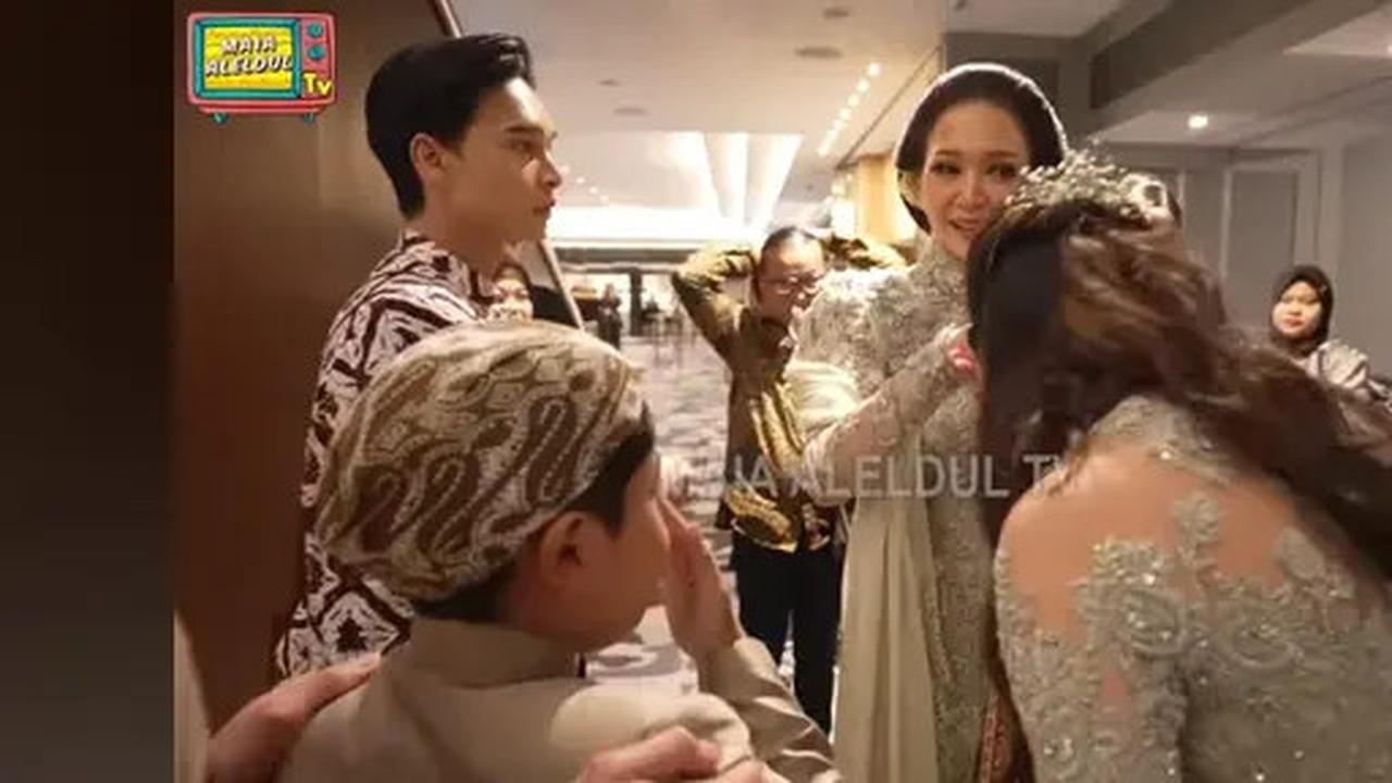 Momen Manis Shafeea Ahmad Salim pada Maia Estianty di Pernikahan Al Ghazali