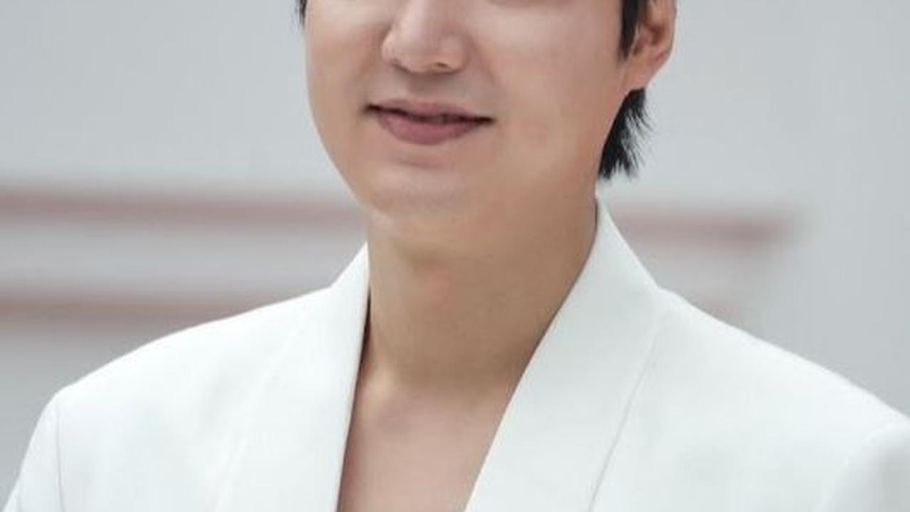 Penampilan Lee Min Ho tidak dianggap sebagai masalah oleh penggemarnya karena seorang aktor bisa dengan cepat menaikkan atau menurunkan berat badan untuk proyek tertentu.