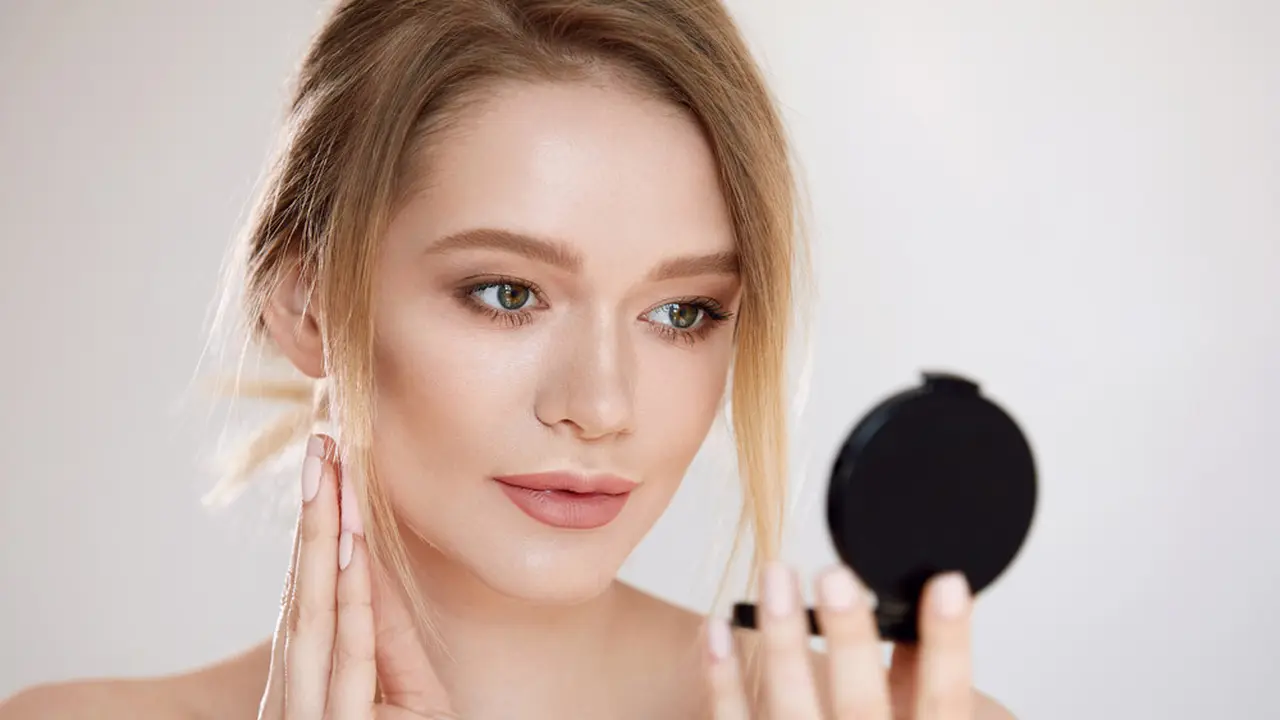 Tips memilih base makeup untuk Sahabat Fimela