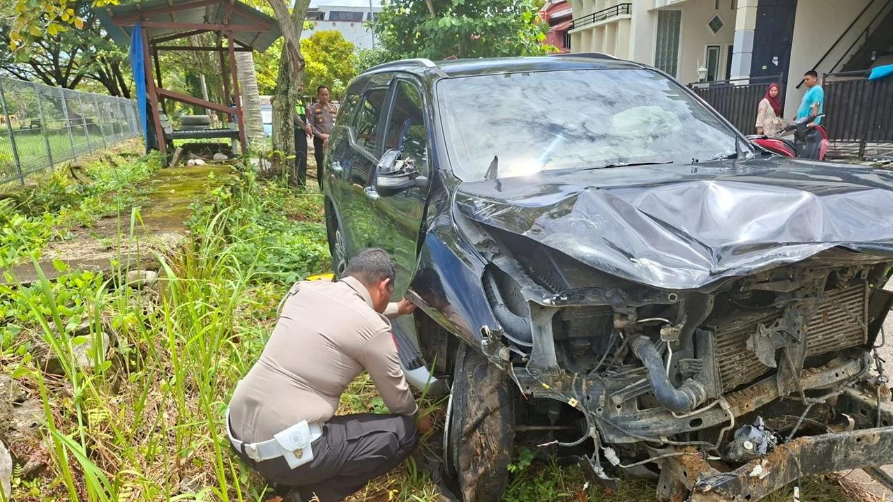 Pelajar Anak Pejabat Mamuju Tabrak Warga Pakai Mobil Dinas, Kendaraan Ringsek dan Dua Orang Luka