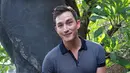 Beberapa hari lalu, muncul foto kedekatan Mike Lewis dengan Raline Shah. Mantan suami Tamara Bleszynski itu membantah memiliki hubungan khusus dengan artis cantik tersebut. (Galih W. Satria/Bintang.com)