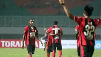 Gol Edward Wilson Bawa Persipura Tekan Arema di Puncak Klasemen