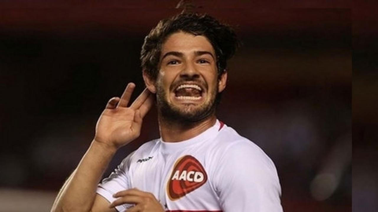 Dikaitkan dengan Inter dan Lazio, Pato tak tertarik ke Serie A