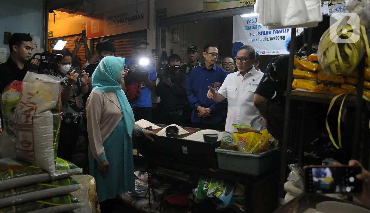 Mendag memastikan ketersediaan bahan pangan selama Ramadan hingga Idul Fitri 1445 Hijriah. (merdeka.com/Imam Buhori)