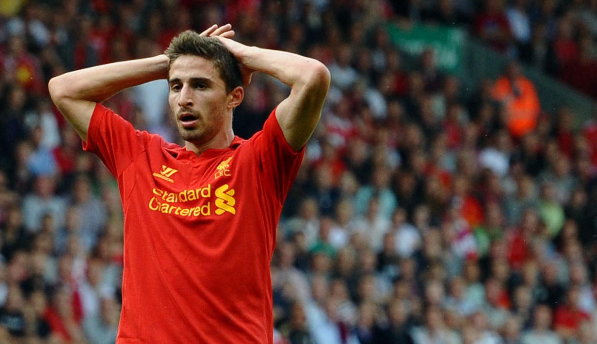 Fabio Borini didatangkan ke Merseyside bebarengan dengan pergantian juru taktik The Reds ke tangan Brendan Rodgers pada 2012. Tak seperti di AS Roma, Borini kesulitan beradaptasi dengan gaya sepak bola Inggris. Ia pun tercatat hanya mengemas tiga gol dan tiga assist saat berseragam Liverpool. Borini kemudian dipinjamkan ke Sunderland hingga dipermanenkan pada tahun 2015. (AFP/Paul Ellis)