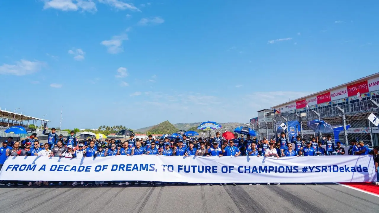 Perayaan satu dekade Idemitsu BLU CRU Yamaha Sunday Race berlangsung meriah di Sirkuit Internasional Mandalika, Lombok, pada 17-19 Juli 2026.