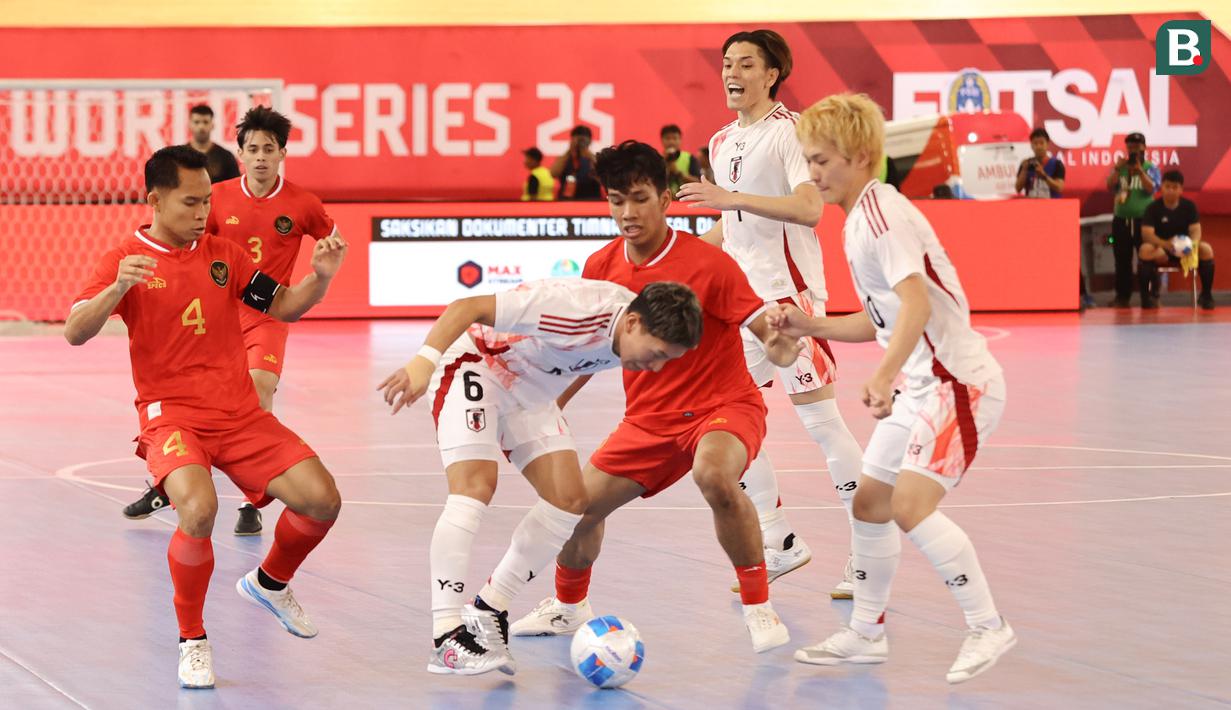 Jepang berusaha keras mengejar ketertinggalan di sepanjang babak kedua. Tim asuhan Kensuke Takahasi melakukan berbagai upaya termasuk menerapkan Power Play. (Bola.com/Abdul Aziz)