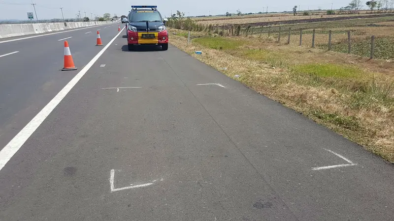 Densus 88 Geledah Rumah Terduga Penembak Dua Anggota Polisi di Tol Pejagan Cirebon