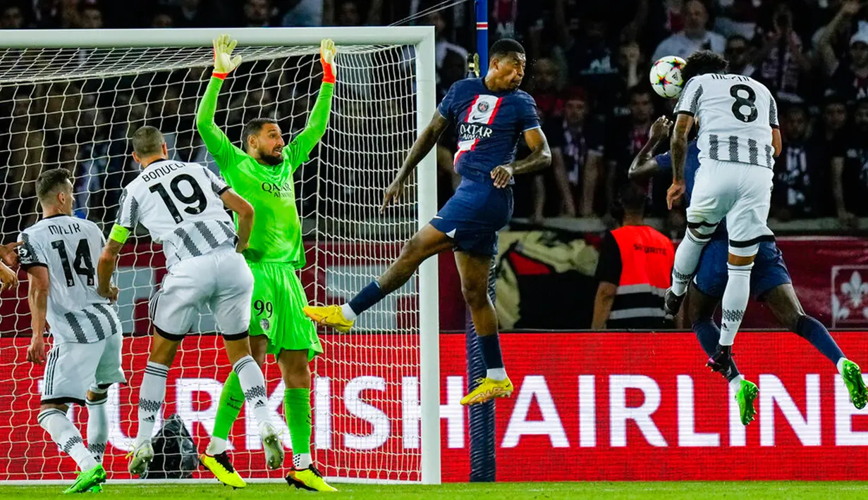 Pemain Juventus Weston McKennie mencetak gol ke gawang Paris Saint-Germain (PSG) pada pertandingan sepak bola Grup H Liga Champions di Stadion Parc des Princes, Paris, Prancis, 6 September 2022. PSG mengalahkan Juventus dengan skor 2-1. (AP Photo/Thibault Camus)