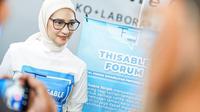 Angkie Yudistia dalam peluncurna Thisable Forum. Foto: tangkapan layar Instagram Angkie Yudistia.