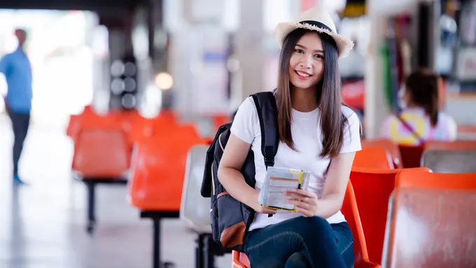 perempuan bepergian mudik