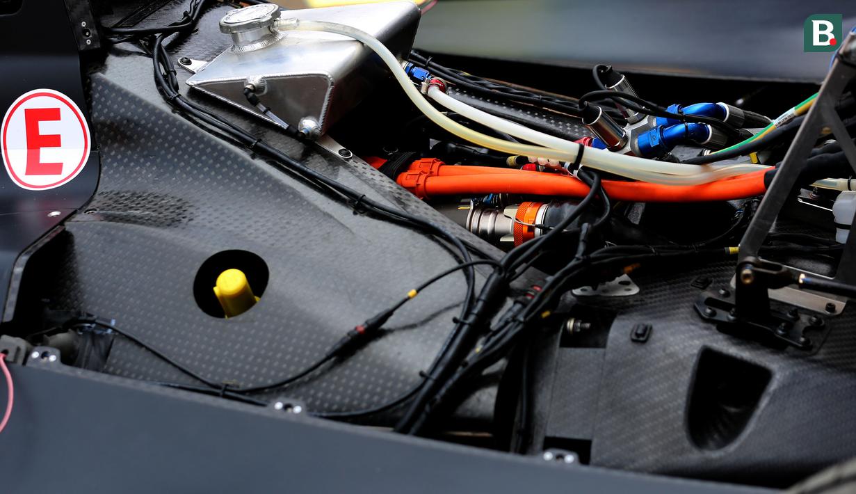 <p>Sistem hidrolik dan kelistrikan mobil Formula E Gen 3 saat acara Reveal of Gen3 Car (Unboxing) &amp; Final Update di AGI Jakarta International E-Prix, Ancol, Jakarta, Rabu (31/05/2023). (Bola.com/Bagaskara Lazuardi)</p>