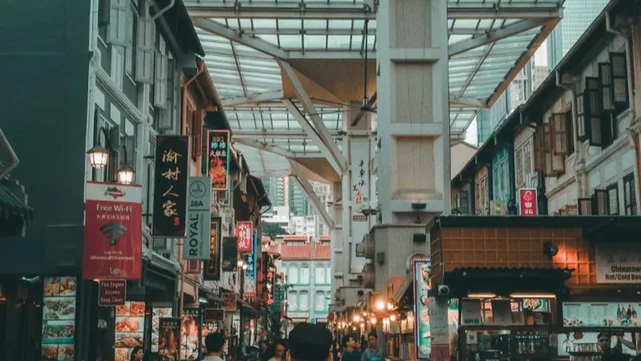 Diketahui, Singapura tercatat memiliki jam kerja terpanjang di antara 10 negara di Asia Pasifik, yaitu 45 jam per Minggu.