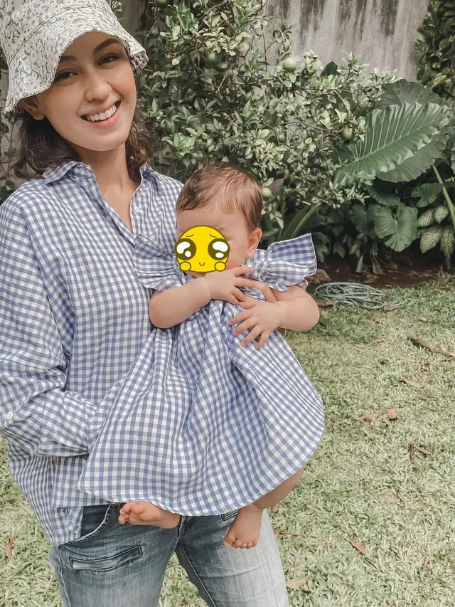 Bagikan Momen Lawas saat Hamil, Ini 6 Potret Bahagia Keluarga Kecil Kimberly Ryder