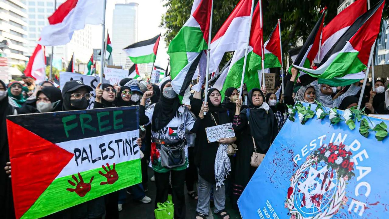 Aksi unjuk rasa ini merupakan respons atas penyerangan Israel ke Gaza yang terus-menerus dilakukan pasukan zionis Israel.