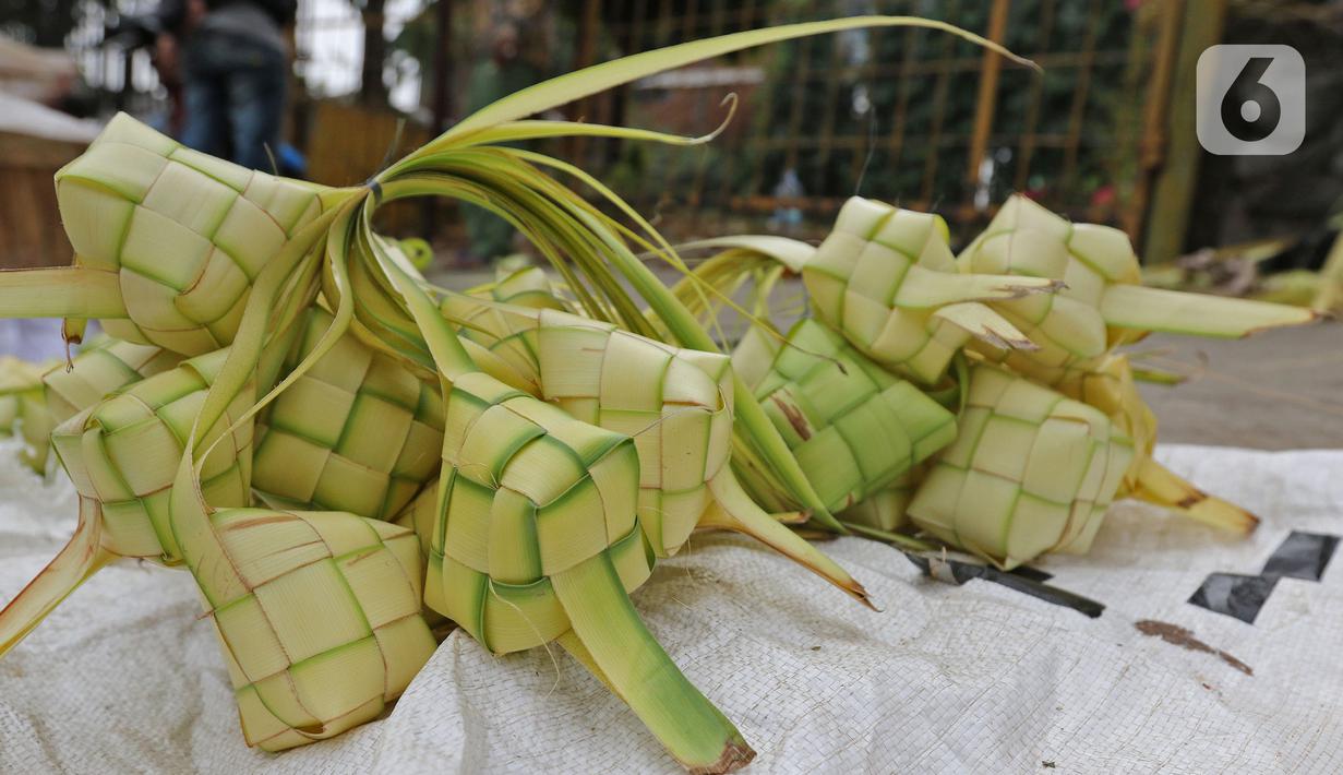 Foto Jelang Idul Adha Pedagang Kulit Ketupat Mulai Bermunculan News Liputan6 Com