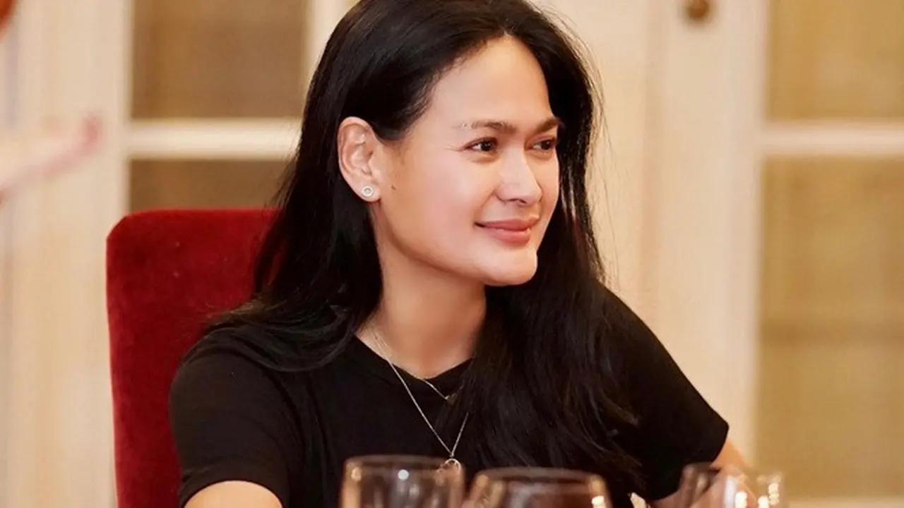 Genap Berusia 53 Tahun, Ini 7 Pesona Donna Harun yang Tetap Awet Muda