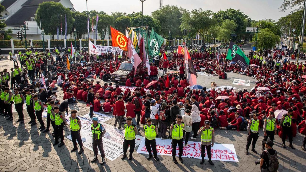 FOTO: Mahasiswa di Sejumlah Kota Gelar Aksi Tuntut Perbaikan Kebijakan Ekonomi
