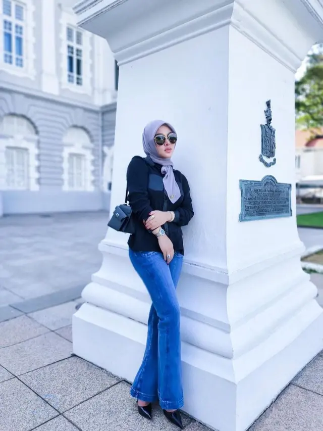 Outfit Syahrini kembali ke Singapura