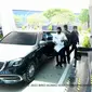 Menteri Komunikasi dan Informatika Johnny G Plate Tunggangi Mercedes-Maybach S650 yang harganya mencapai Rp 6,9 miliar. (source: dok. Kemenkominfo)