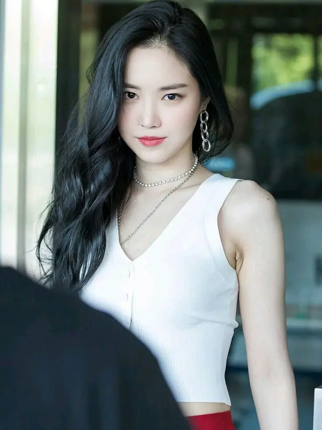 Son Naeun