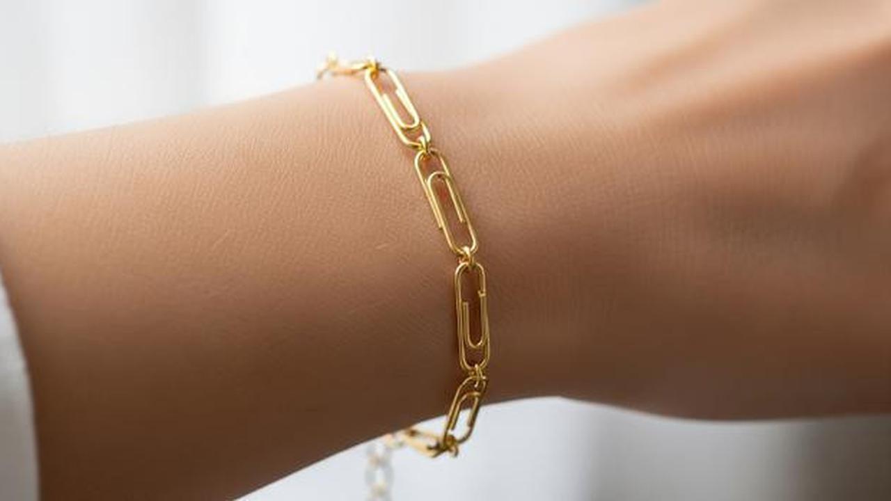8 Pilihan Gelang Emas Rantai yang Ringan untuk Kegiatan Sosial yang Tetap Terlihat Rapi dan Elegan