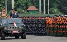 VIDEO: Presiden Jokowi Terakhir Pimpin HUT ke-79 TNI, Bikin Prabowo Sampai Berdiri