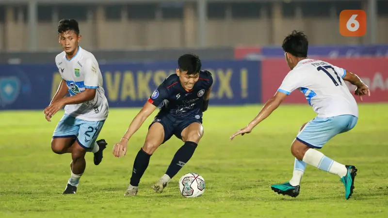 Foto: Dua Gol Carlos Fortes Warnai Kemenangan 3-0 Arema FC atas Persela dalam Derbi Jatim di BRI Liga 1