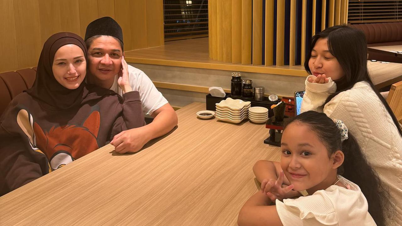 Kebersamaan Adelia Wilhelmina Bareng 2 Anak Perempuan Okie Agustina, Akrab - Terlihat bak Kakak Adik