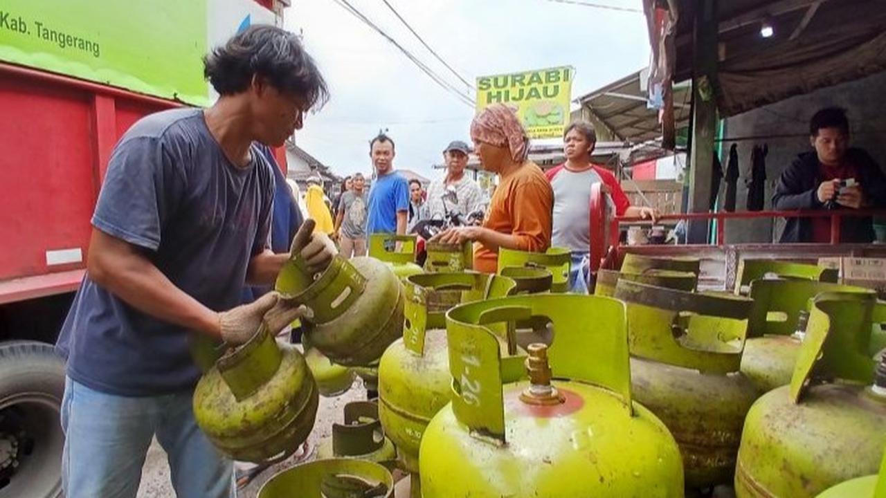 Teriakan Warga Depok Kesulitan Dapat Gas LPG 3 Kg: Mending Balikin di Warung, Kalau Begini Nyusahin Rakyat!