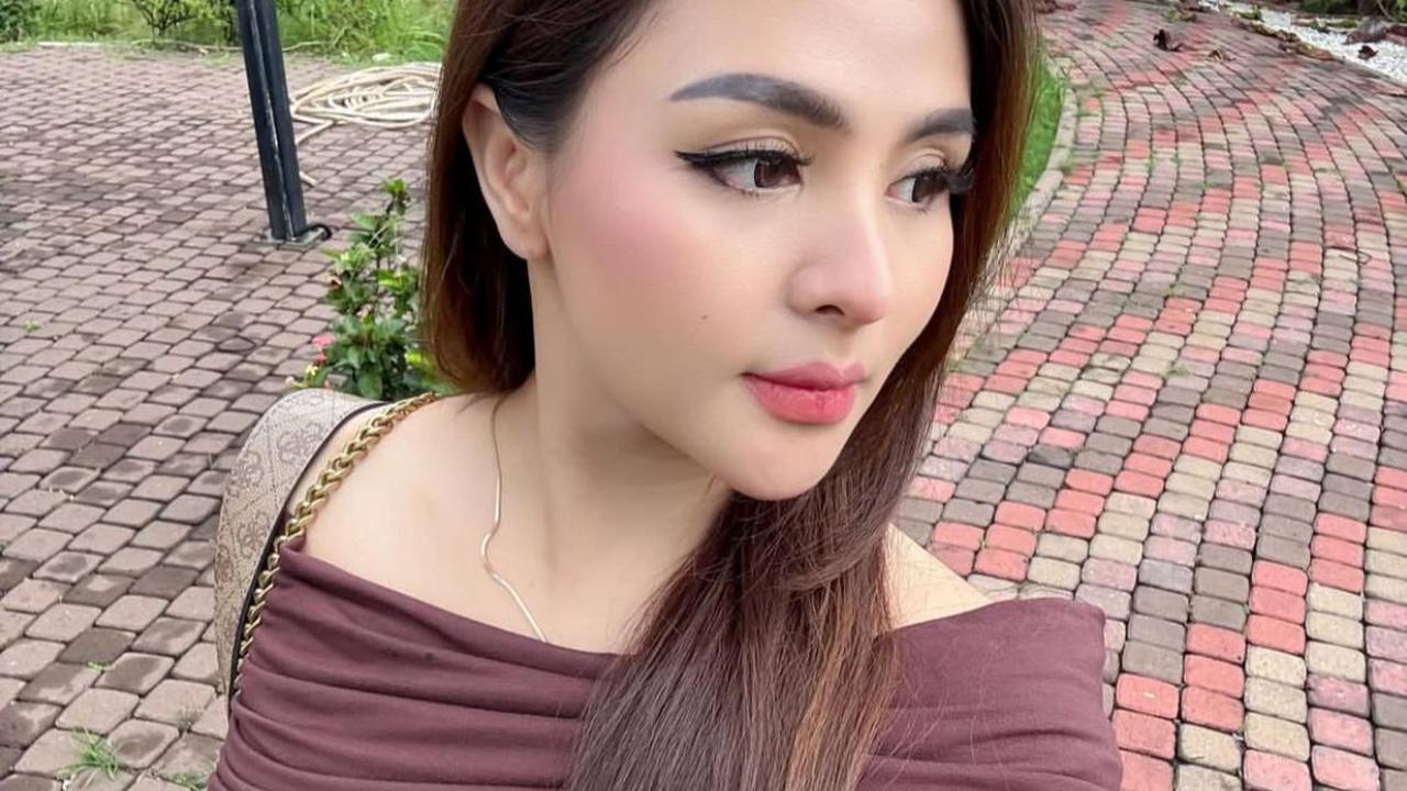 7 Potret Thya Sethya saat Pakai Hijab setelah Tinggalkan MMA, Sempat Tampil Bercadar Ketika Umroh