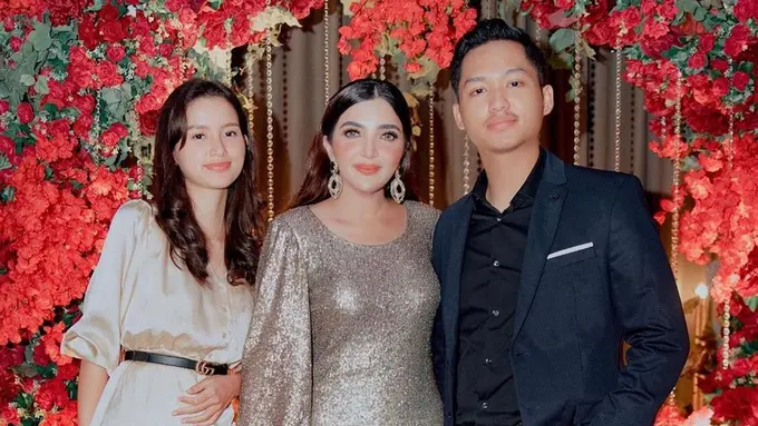 Tulis Surat untuk Calon Mertua, Ini Potret Kedekatan Sarah Menzel dan Ashanty
