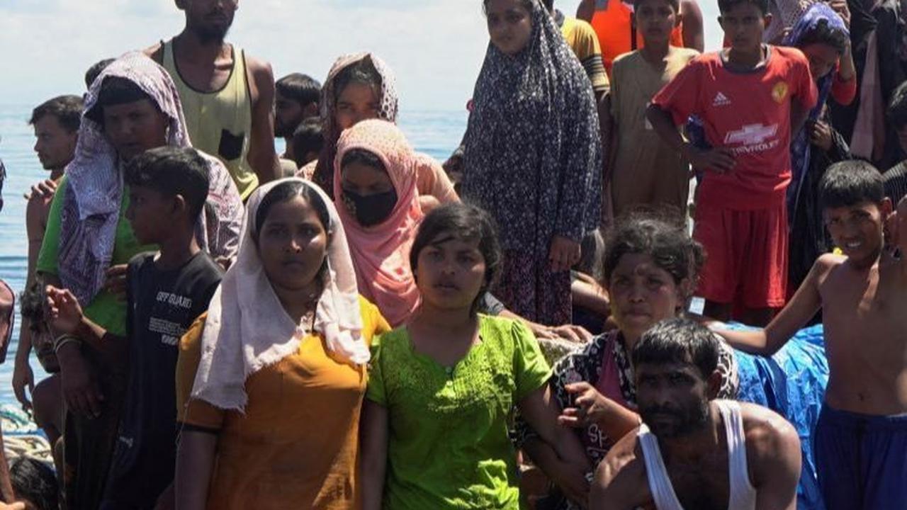 Ratusan Warga Aceh Barat Tolak Kedatangan 69 Warga Etnis Rohingya