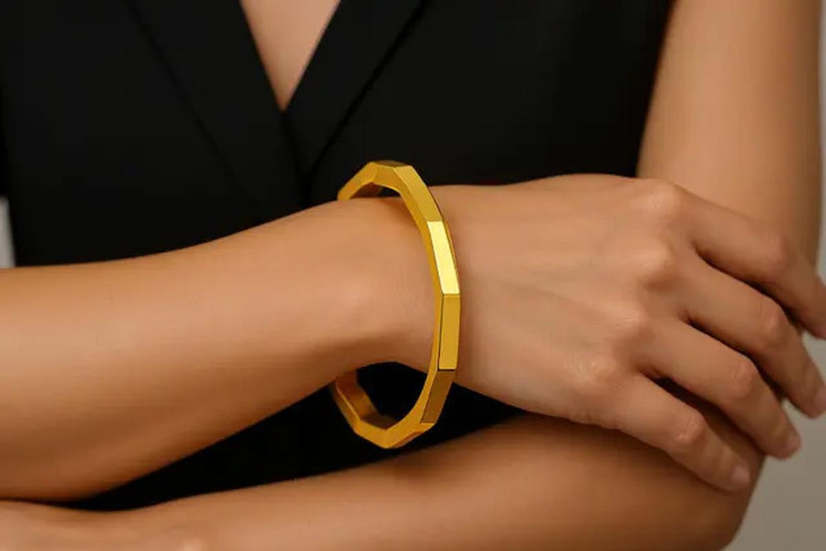 8 Model Gelang Emas Bangle 24 Karat Polos, Cantik untuk Semua Gaya