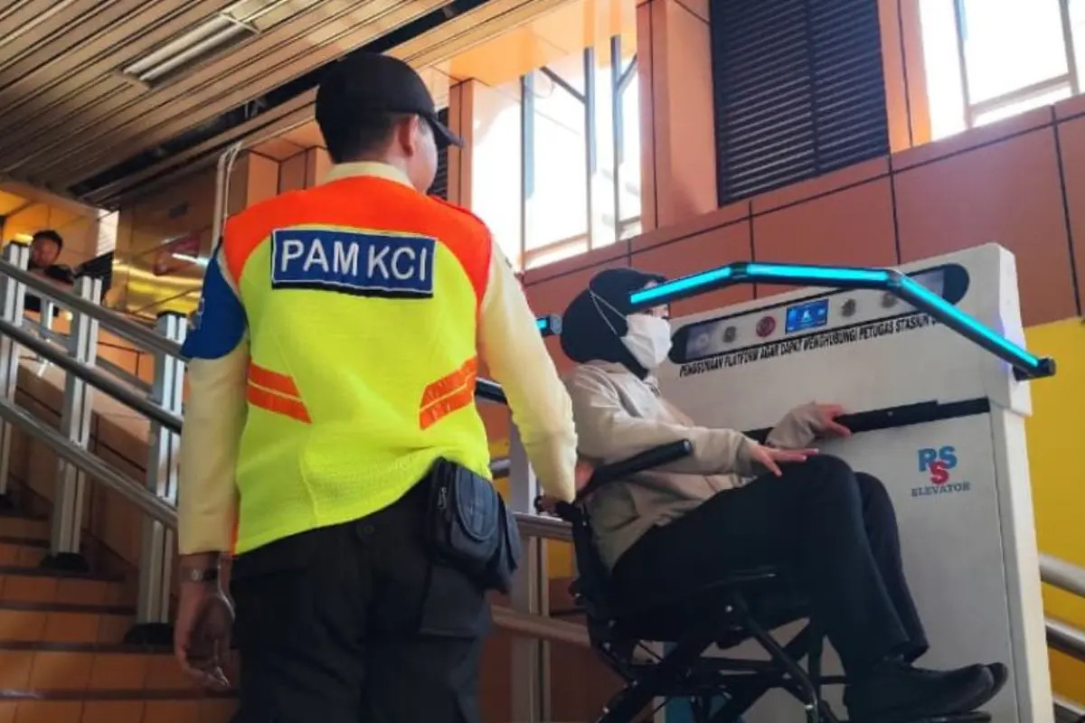 Permudah Akses Disabilitas ke Peron, Stasiun Cikini Kini Dilengkapi Platform Lift