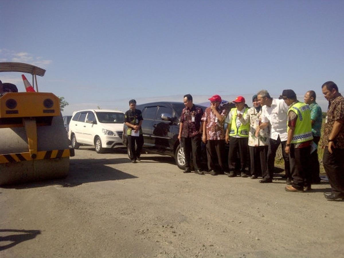 Kemarahan Ganjar temui jalan rusak di lingkar selatan Jateng