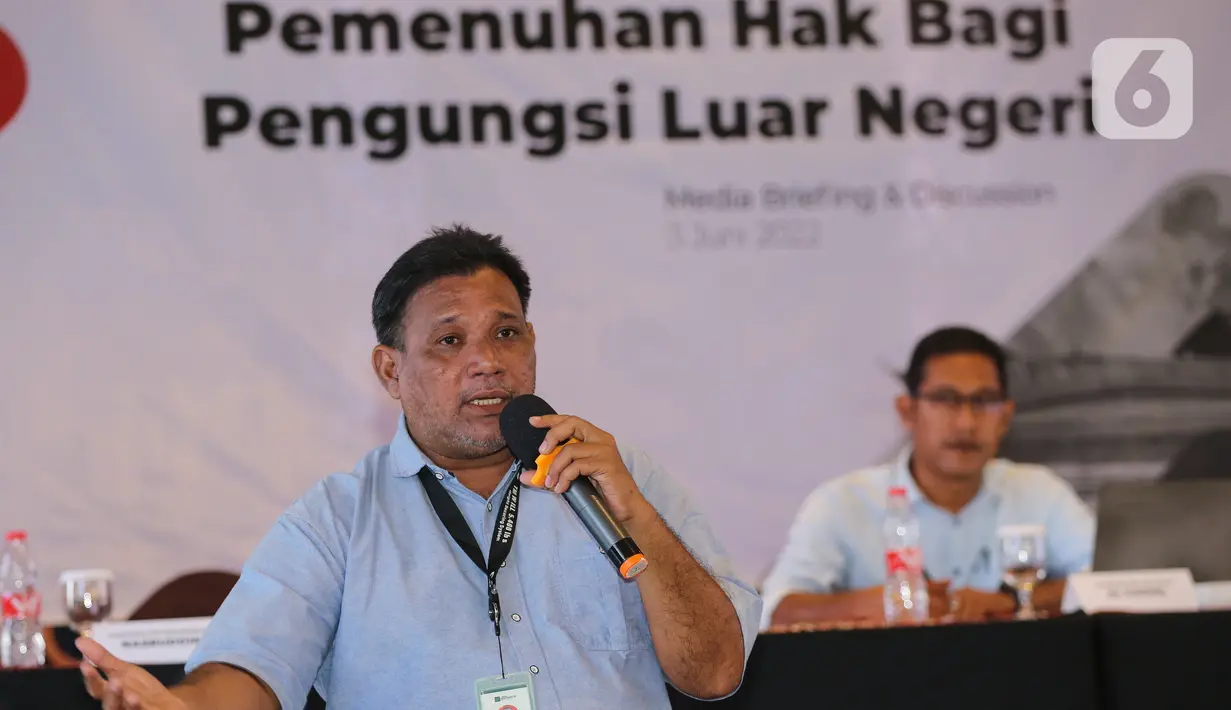 Koordinasi Kemanusiaan Yayasan GEUTANYOE, Nasruddin memberi paparan saat media briefing 'Keberpihakan Kepada Yang Rentan: Pemenuhan Hak Bagi Pengungsi Luar Negeri' di Jakarta (3/6/2022). Berdasarkan data UNHCR, sedikitnya ada 14.000 orang pengungsi dari luar negeri yang teregistrasi di Indonesia tersebar di beberapa titik dan ditempatkan di Rumah Detensi Imgrasi (Rudemim) atau akomodasi yang disiapkan oleh IOM. (Liputan6.com)