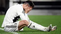 Kesedihan Cristiano Ronaldo setelah Juventus terhenti di perempat final Liga Champions 2018-2019. (AFP/Filippo Monteforte)
